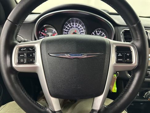 Used 2011 Chrysler 200 Limited image 33