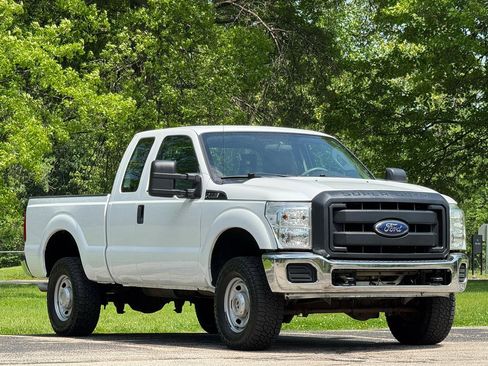 Used 2014 Ford F250 XL w/ Power Equipment Group AWD/4WD image 3