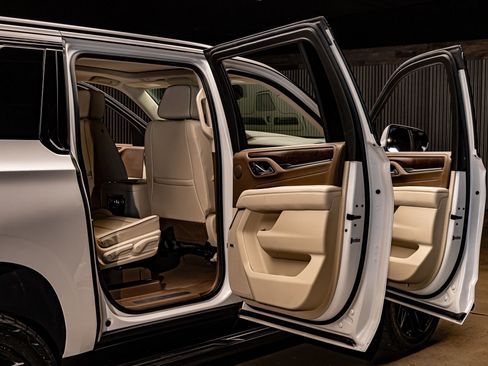 Used 2024 GMC Yukon XL Denali image 31