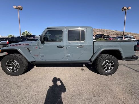 Used 2025 Jeep Gladiator Rubicon image 2
