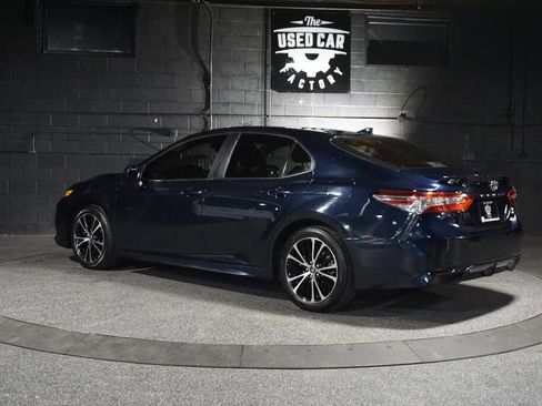 Used 2020 Toyota Camry SE FWD image 3