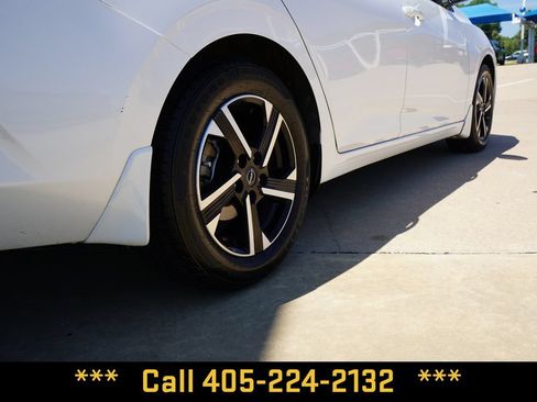 Used 2024 Nissan Sentra SV FWD image 9