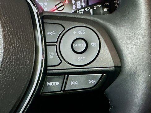 Used 2021 Toyota RAV4 XLE Premium image 36