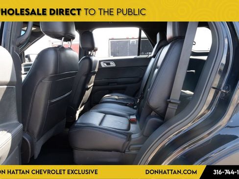 Used 2014 Ford Explorer XLT w/ Equipment Group 202A AWD/4WD image 14