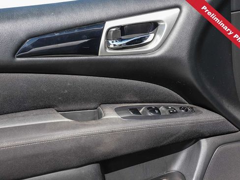 Used 2017 Nissan Pathfinder SV FWD image 13