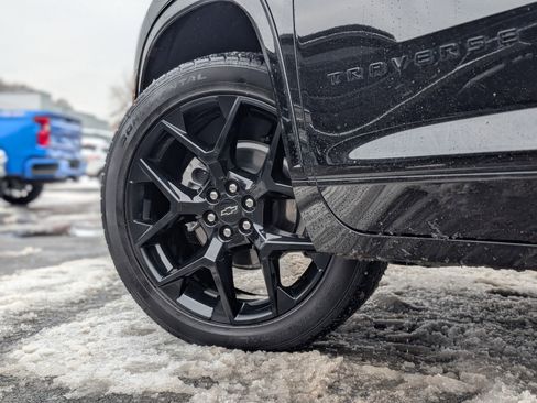 Used 2025 Chevrolet Traverse RS image 7
