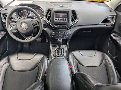 Used 2020 Jeep Cherokee Latitude Plus image 4