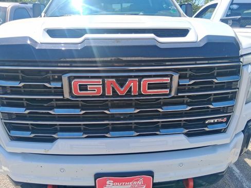 Used 2025 GMC Sierra 2500 AT4 w/ AT4 Premium Plus Package AWD/4WD image 12
