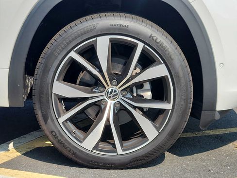 Used 2024 Volkswagen Atlas SEL Premium R-Line AWD/4WD image 8