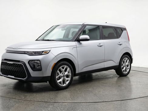Used 2025 Kia Soul LX w/ LX Technology Package image 3