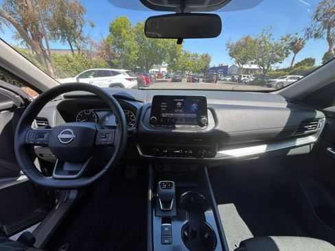 Used 2025 Nissan Rogue SV AWD/4WD image 30