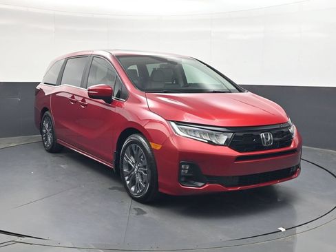 Used 2026 Honda Odyssey Touring image 2