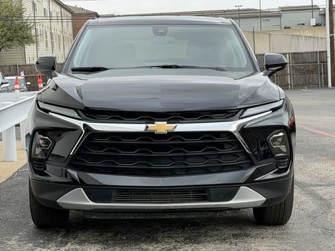 Used 2025 Chevrolet Blazer LT image 3