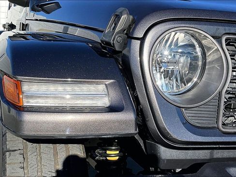 Used 2024 Jeep Wrangler Unlimited image 28