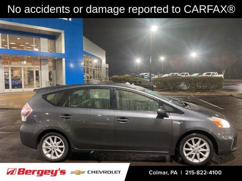 Used 2014 Toyota Prius V Five image 2