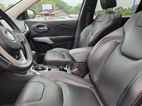 Used 2018 Jeep Cherokee Trailhawk AWD/4WD image 20