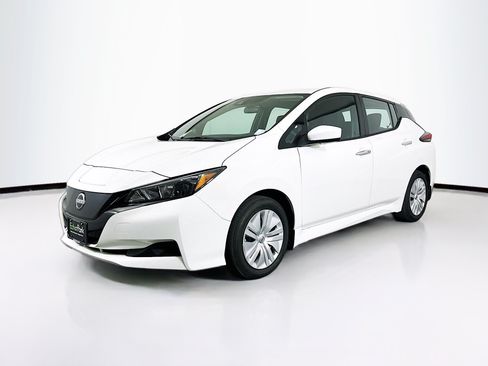 Used 2025 Nissan Leaf S FWD image 3