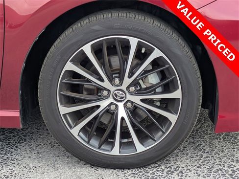 Used 2018 Toyota Camry SE image 11