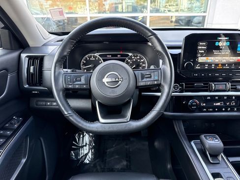 Used 2023 Nissan Pathfinder SL w/ SL Premium Package image 13