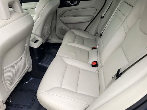 Used 2018 Volvo XC60 T8 Inscription w/ Advanced Package image 12