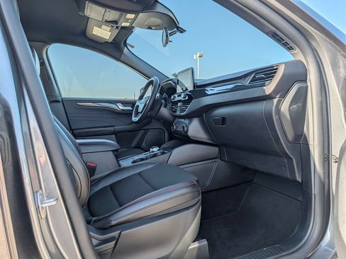 Certified 2025 Ford Escape ST-Line FWD image 12