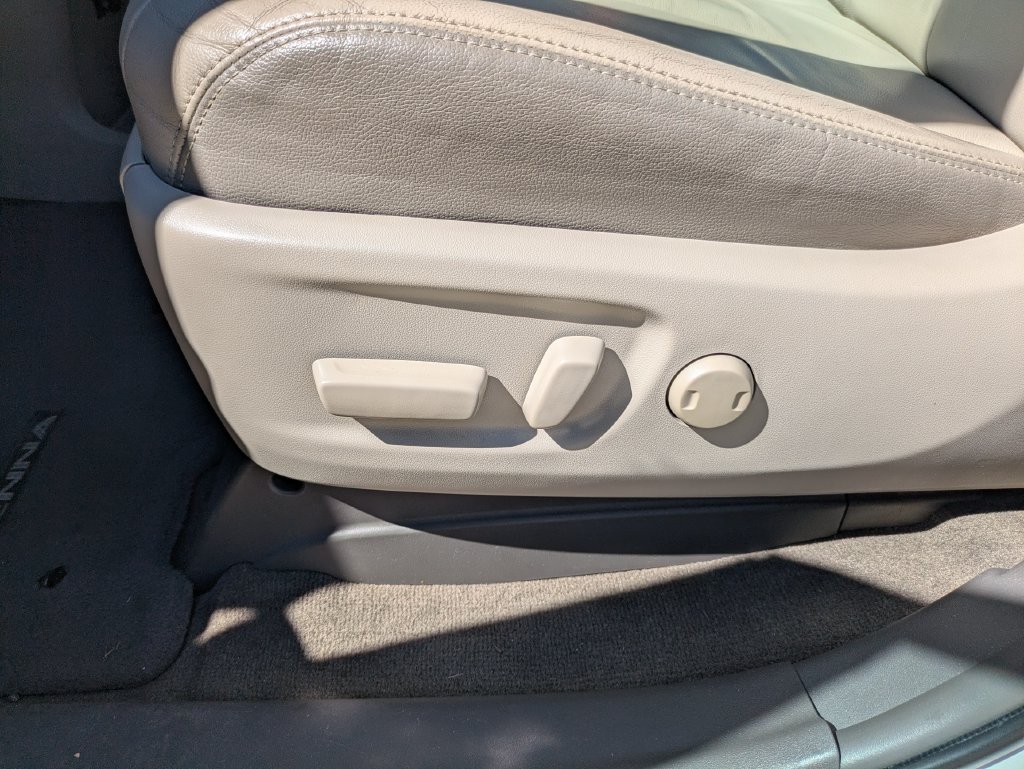 Used 2012 Toyota Sienna Limited w/ Premium Pkg FWD image 5