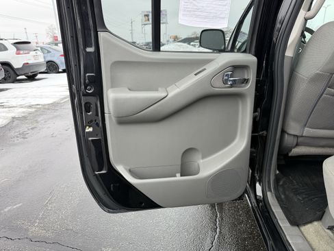 Used 2016 Nissan Frontier SV image 19