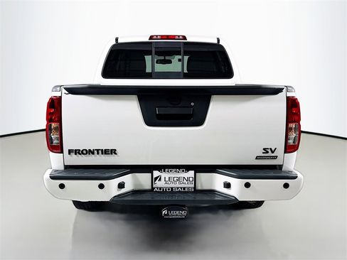 Used 2021 Nissan Frontier SV w/ Midnight Edition Floor Mats image 7