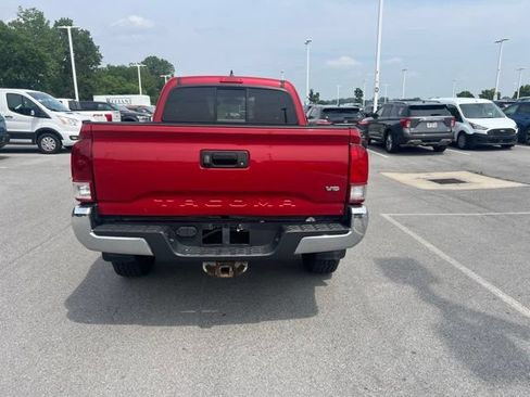 Used 2017 Toyota Tacoma SR5 AWD/4WD image 11