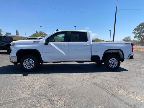 Used 2024 Chevrolet Silverado 2500 LT w/ Convenience Package AWD/4WD image 3