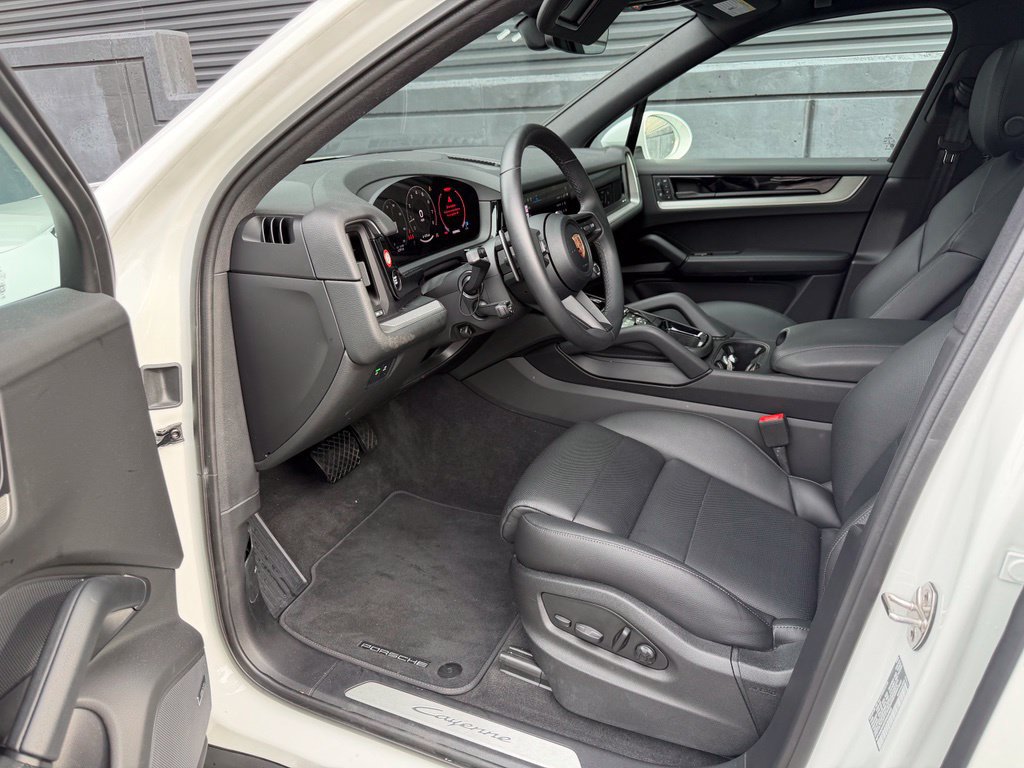 Certified 2026 Porsche Cayenne AWD/4WD image 15