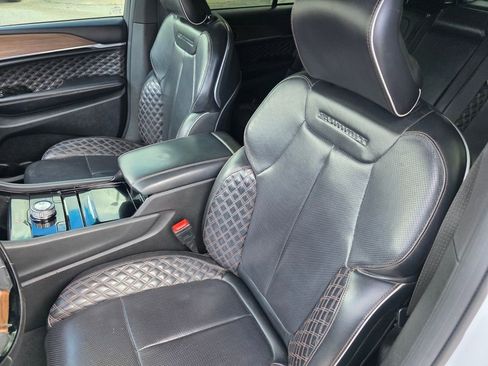 Used 2022 Jeep Grand Cherokee Summit image 11