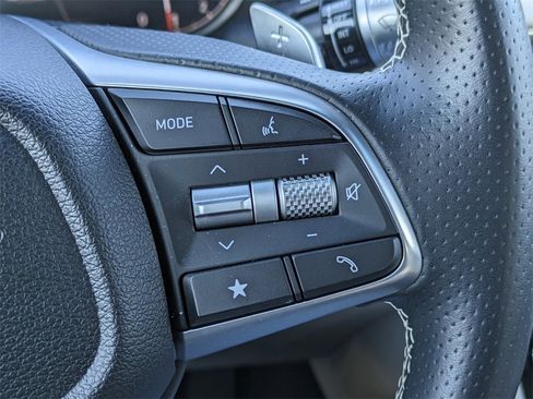 Used 2025 Genesis G70 2.5T image 26