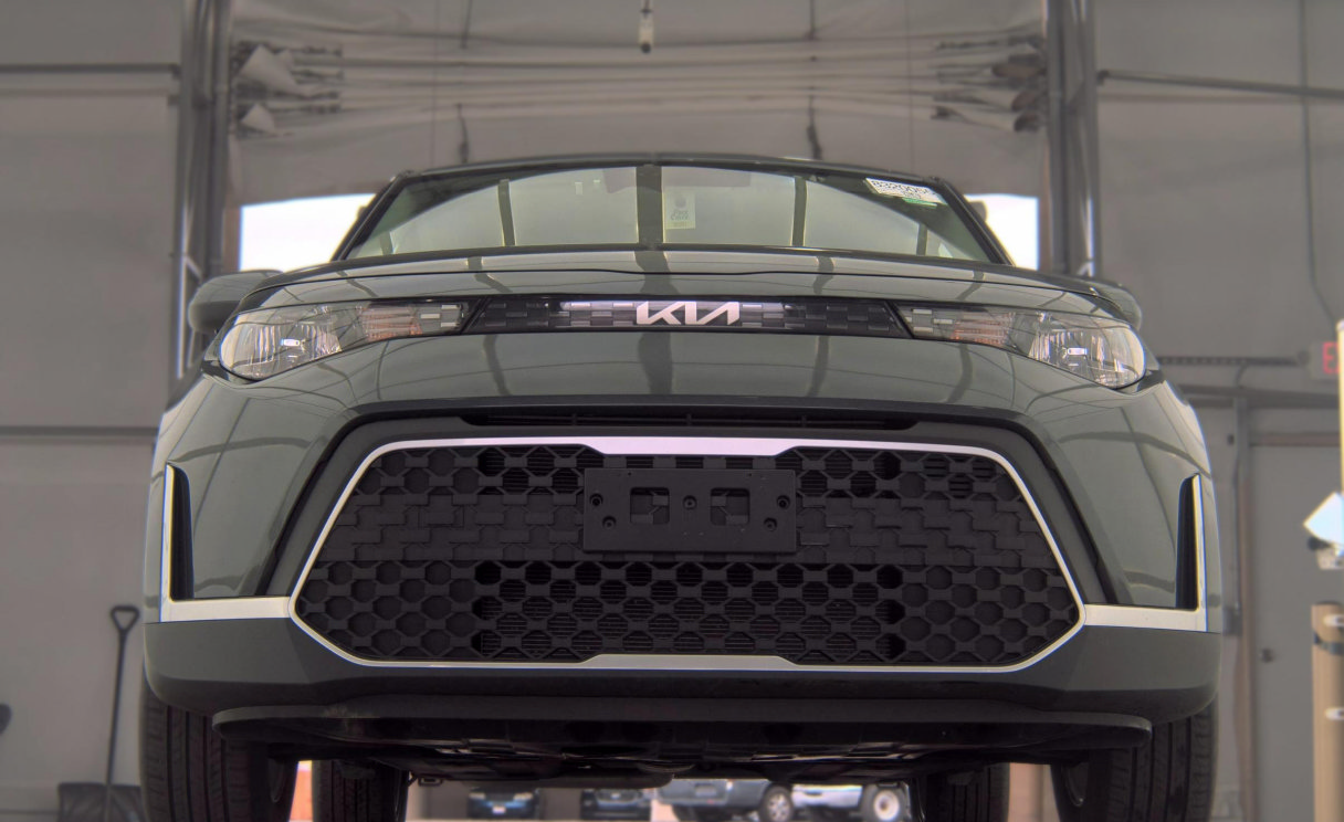 Certified 2025 Kia Soul LX w/ LX Technology Package FWD image 3