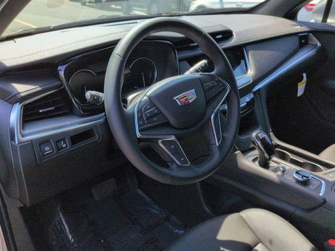 New 2025 Cadillac XT5 Luxury image 12