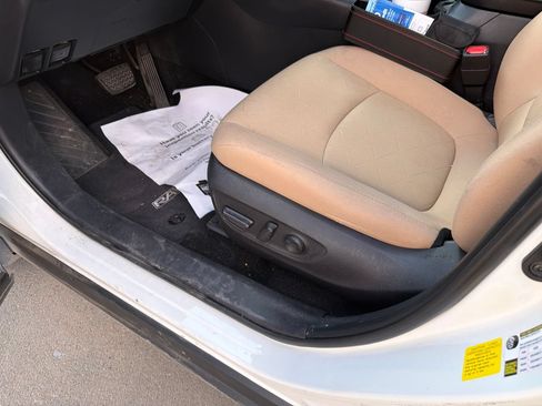 Used 2019 Toyota RAV4 XLE FWD image 10
