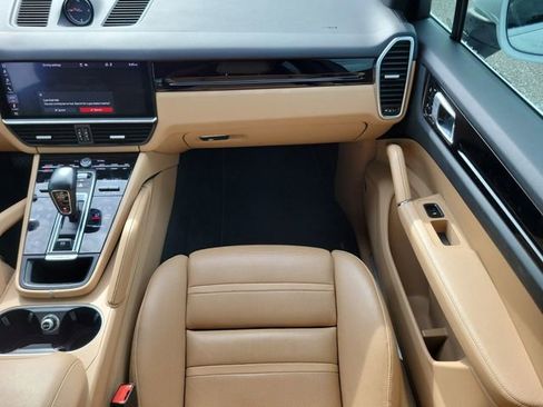 Used 2020 Porsche Cayenne AWD/4WD image 16