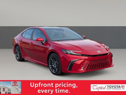 Used 2025 Toyota Camry XSE FWD image 2