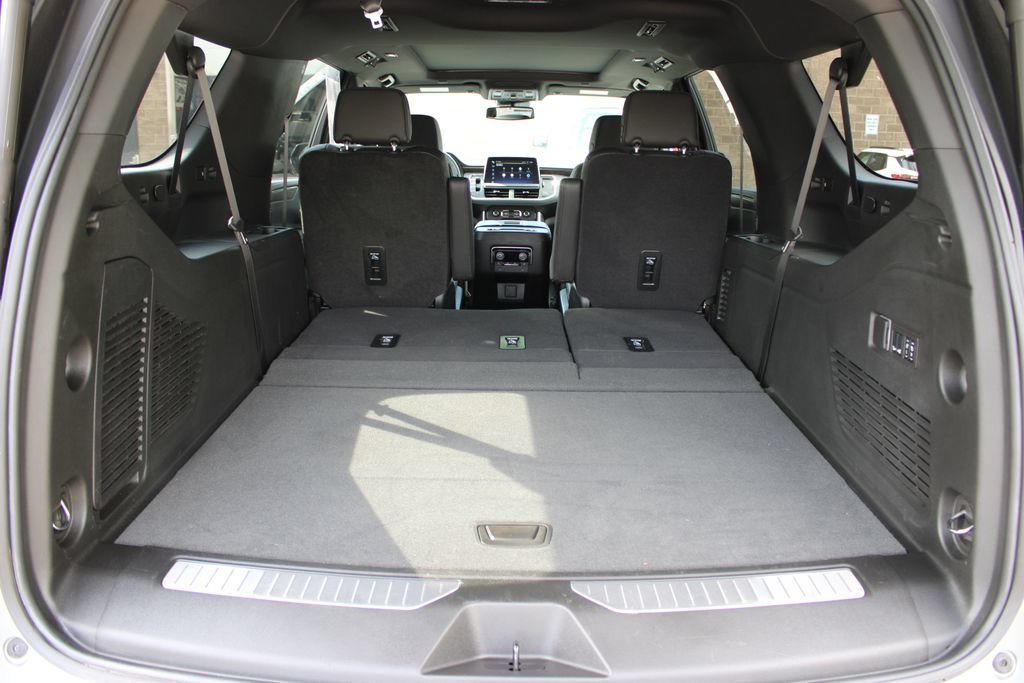 Used 2024 Chevrolet Suburban Z71 w/ Luxury Package AWD/4WD image 40