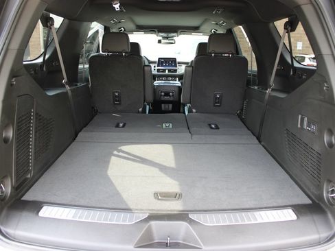 Used 2024 Chevrolet Suburban Z71 w/ Luxury Package AWD/4WD image 40