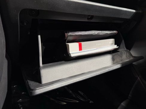 Used 2021 Toyota RAV4 LE image 27