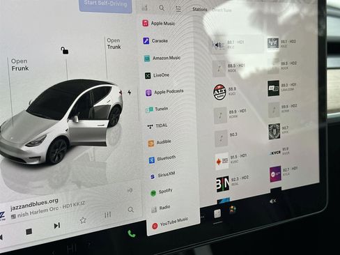 Used 2024 Tesla Model Y Long Range image 16