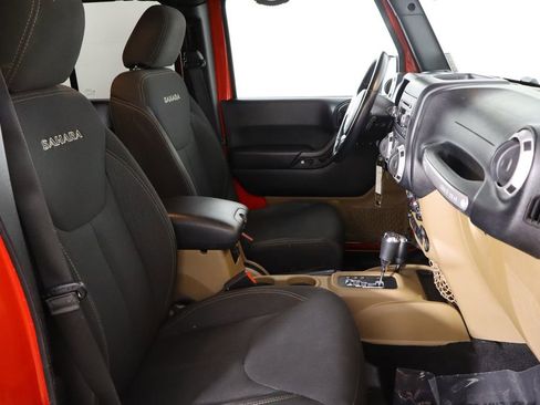 Used 2017 Jeep Wrangler Unlimited Sahara w/ Connectivity Group image 19