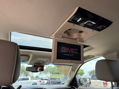 Used 2019 GMC Yukon XL SLT w/ Premium Edition RWD image 8