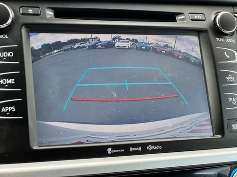 Used 2019 Toyota Highlander XLE AWD/4WD image 16