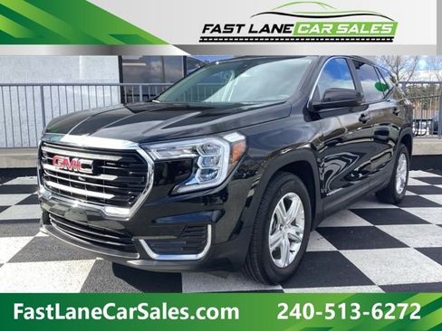 Used 2024 GMC Terrain SLE image 1