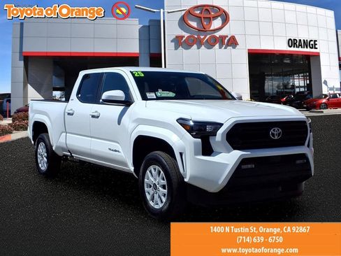Used 2025 Toyota Tacoma SR5 AWD/4WD image 1