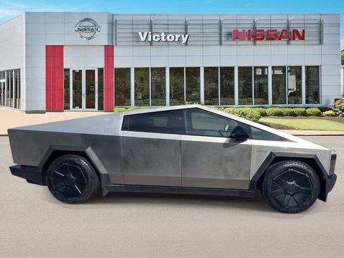 Used 2024 Tesla Cybertruck AWD Crew Cab image 2