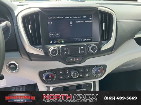 Used 2024 GMC Terrain SLT AWD/4WD image 9