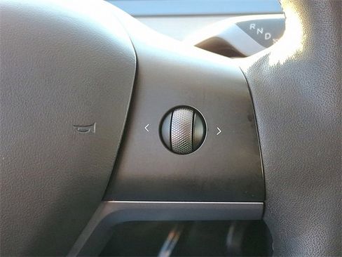 Used 2023 Tesla Model Y Long Range image 28